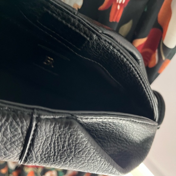 NEW Minimalist Black Vegan Leather Knotted Straps Crossbody Bag Banana Republic - Picture 4 of 4